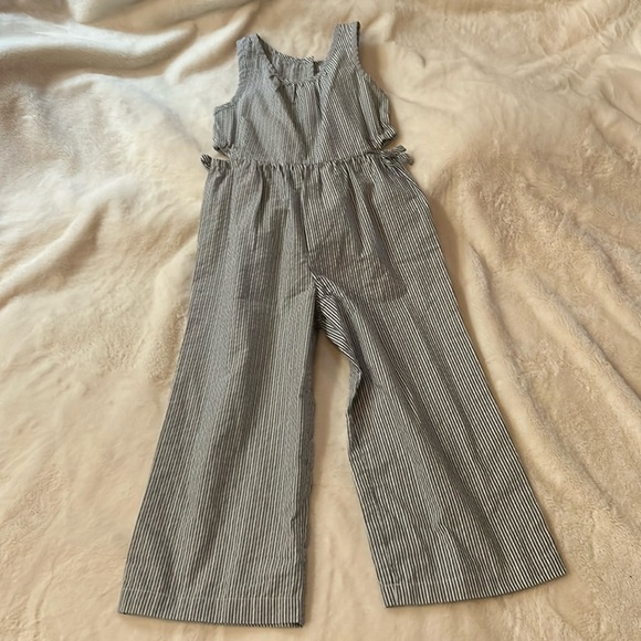 Carter’s sleeveless jumpsuit - Picture 1 of 5